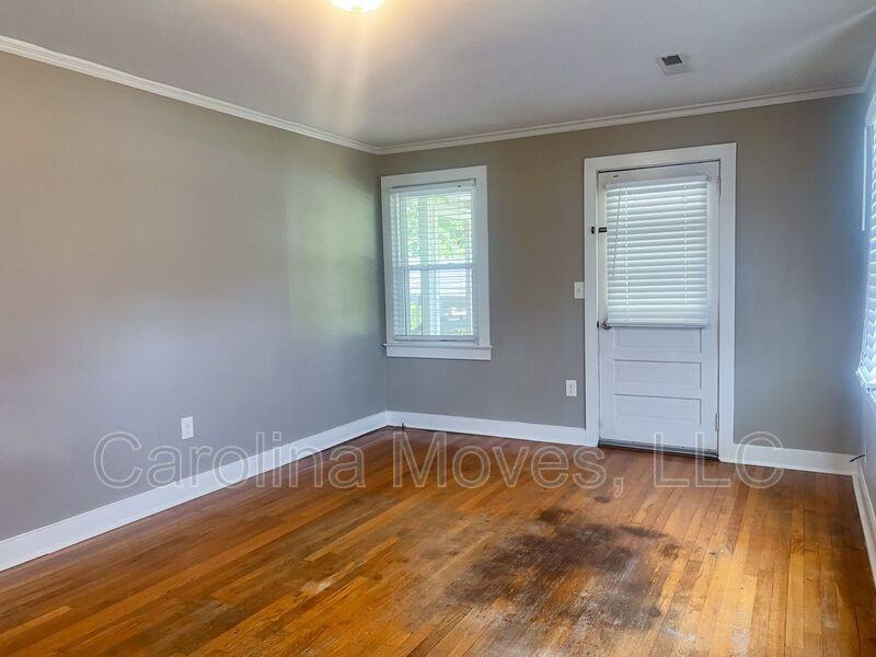 211 N Pliney Cir - Photo 2 of 17