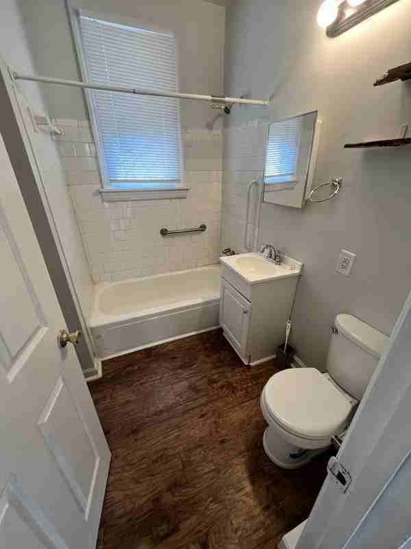 1018 Maplewood Ave #1 - Photo 4 of 7