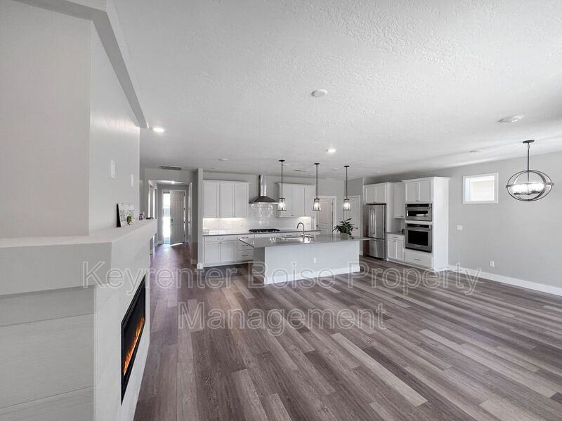 11947 W Artillery Ln - Photo 3 of 24