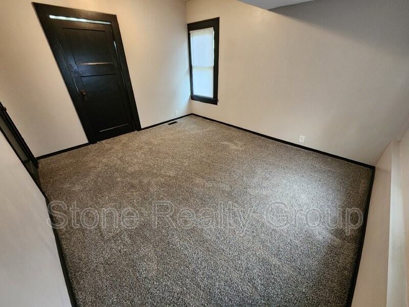 1321 S 19th St - Photo 6 of 11