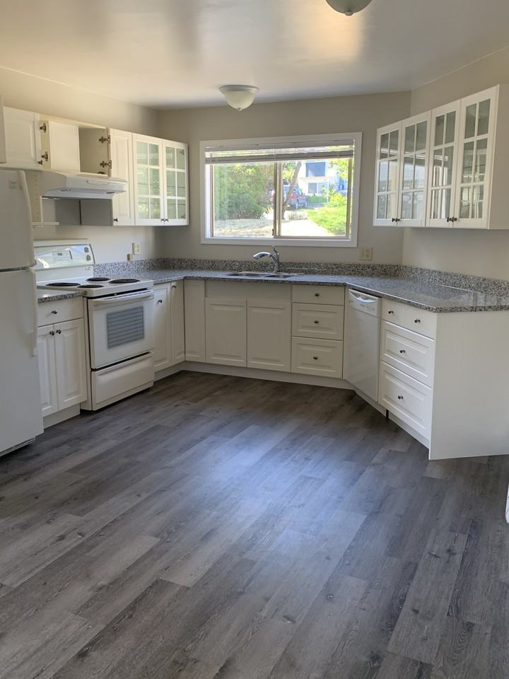 547 Tait Street - Photo 2 of 10