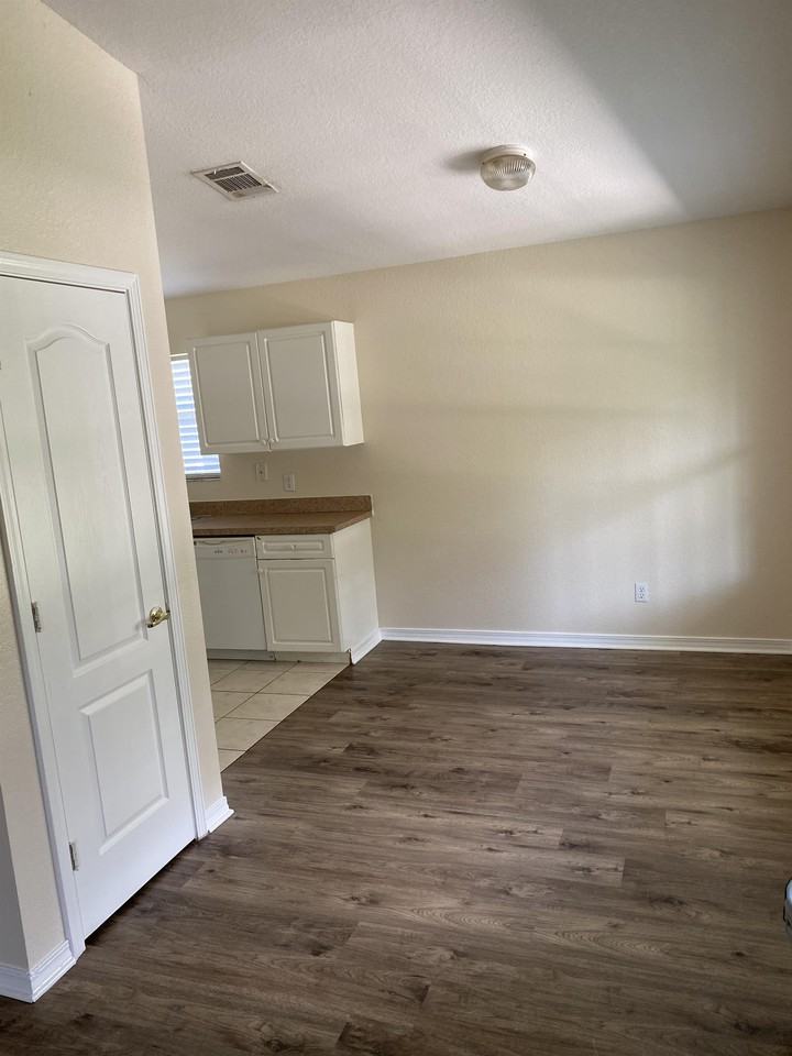 6131 East Pike Street #1 - Photo 3 of 10