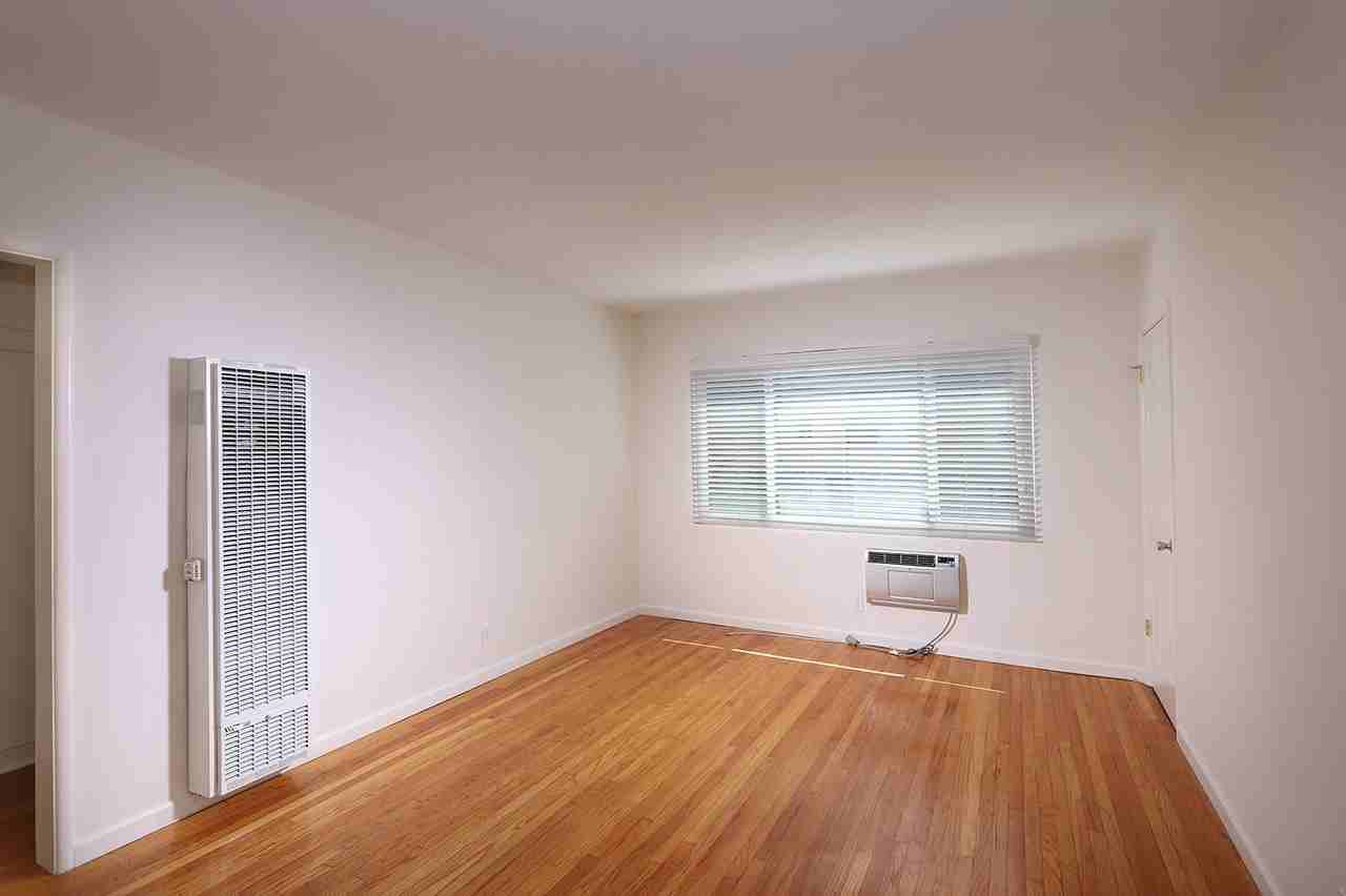 305 N Columbus Ave #305 - Photo 2 of 11