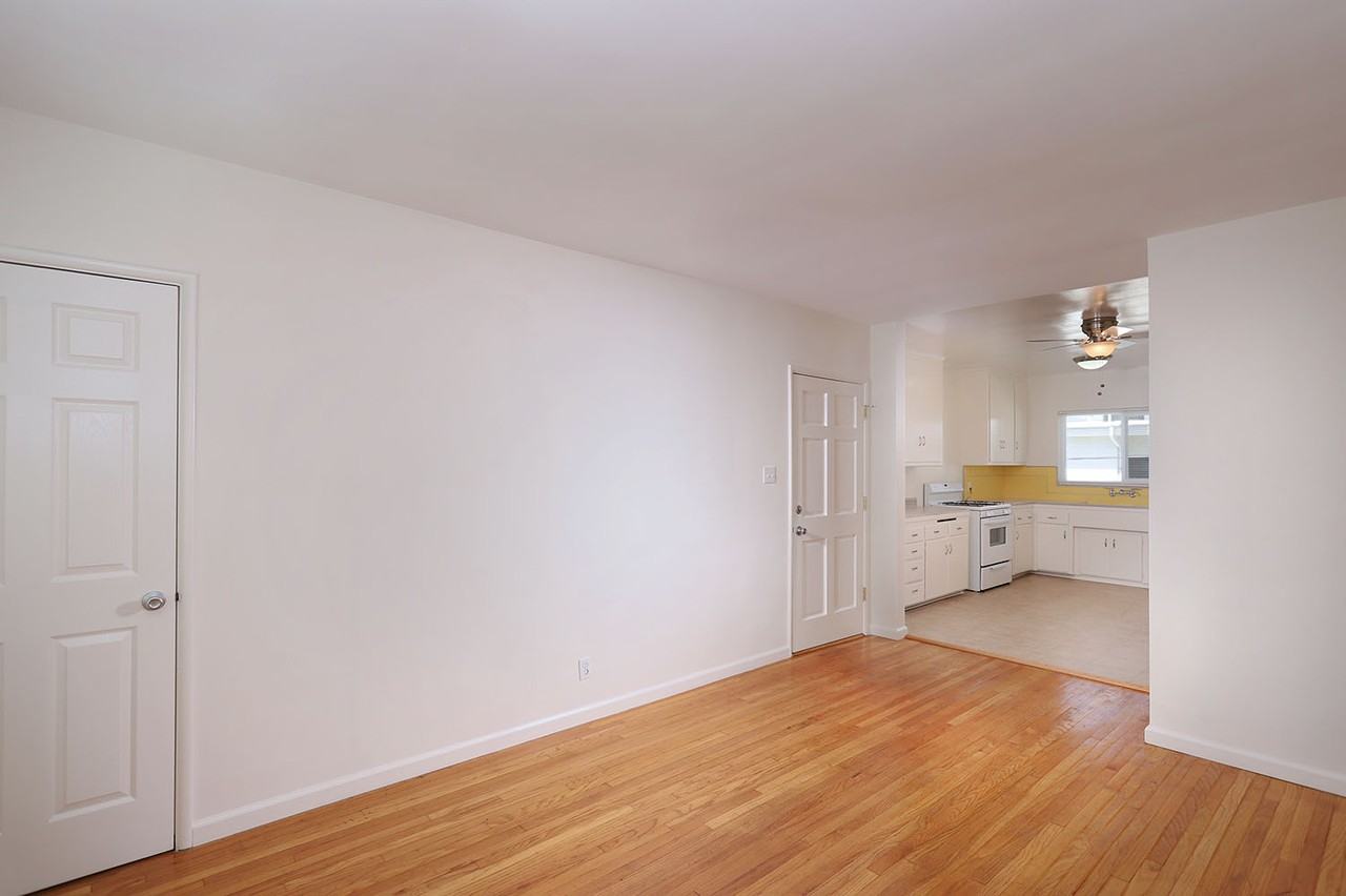 305 N Columbus Ave #305 - Photo 3 of 11