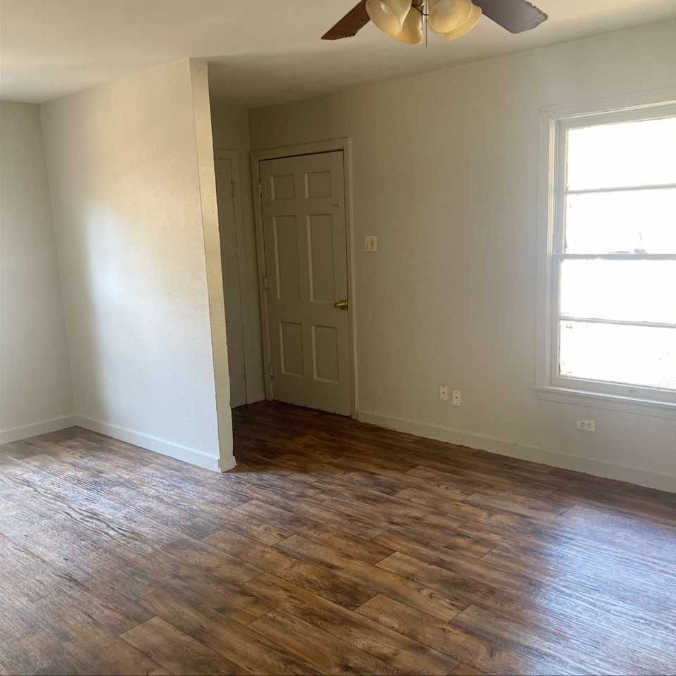 1004 S 7th St #1 - Photo 2 of 10