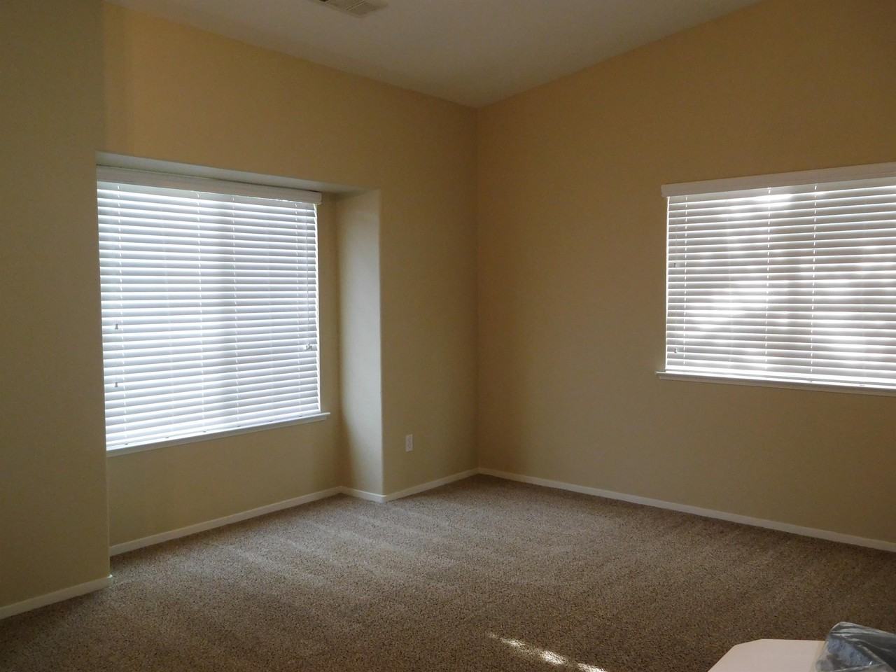983 Boxwood Ln #1 - Photo 2 of 10