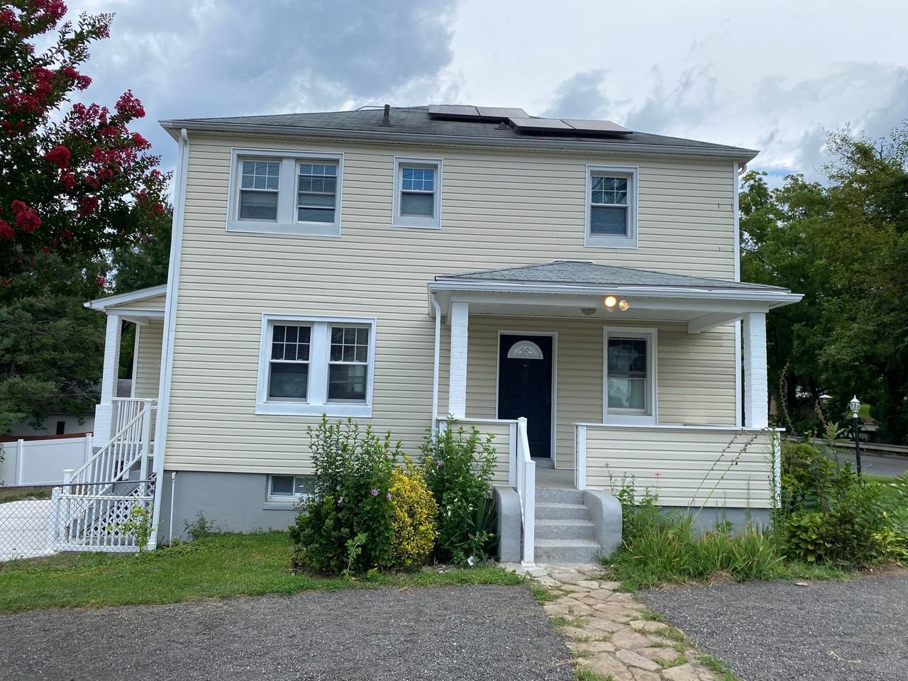 4319 Kenwood Avenue - Photo 2 of 12