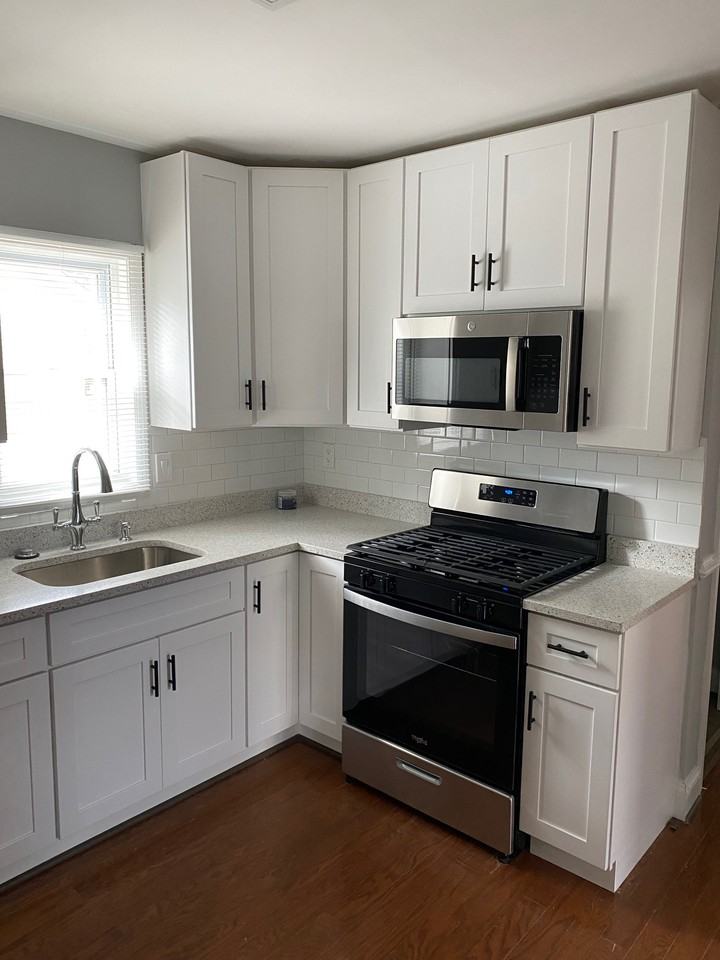 4319 Kenwood Avenue - Photo 4 of 12