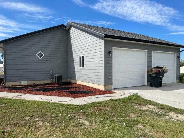1049 Glacier Creek Dr - Photo 2 of 17