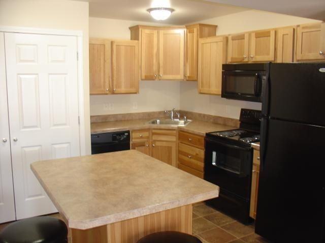 1094 Lincoln Ln #111 - Photo 4 of 5