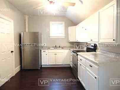 623 Broad St - Photo 3 of 12