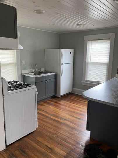 2527 Coventry Blvd Ne - Photo 2 of 14