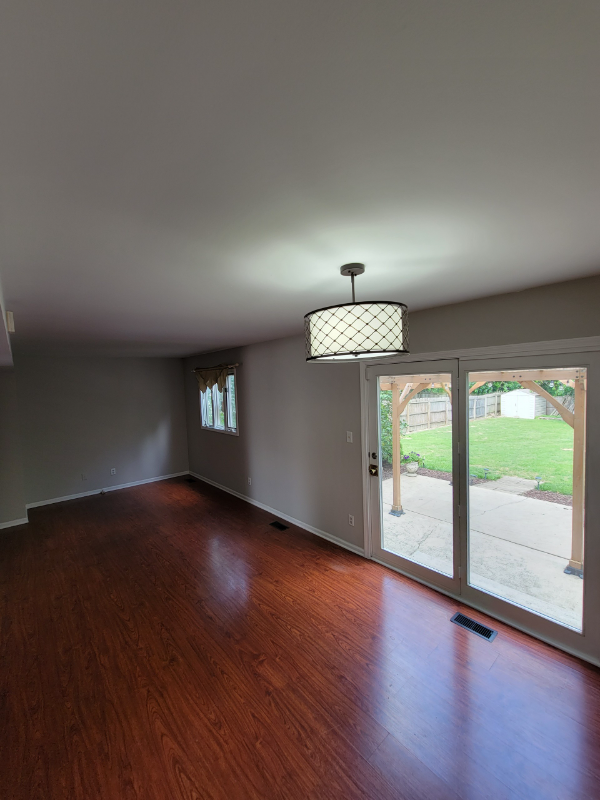 1514 Peachtree Ln - Photo 7 of 26