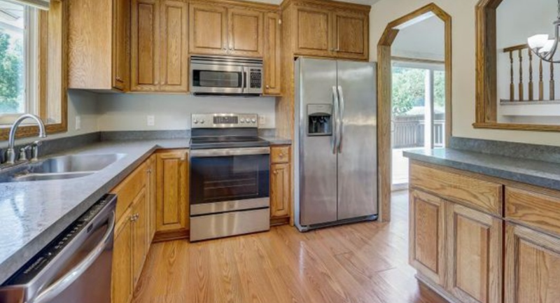 1716 Summit Ave - Photo 2 of 24