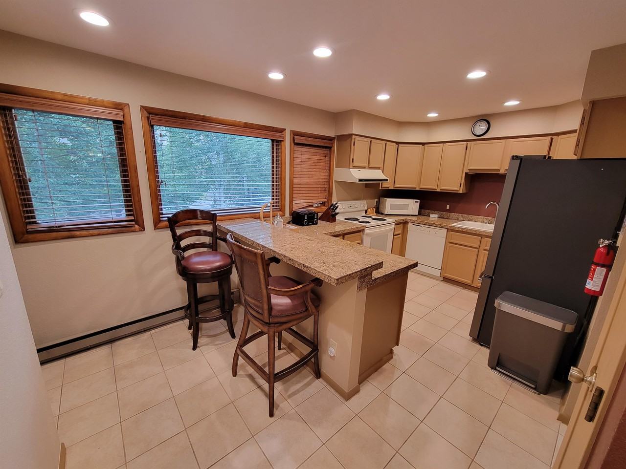 2540 Kinnikinnick Road - G4Unit G4 #G4 - Photo 7 of 20