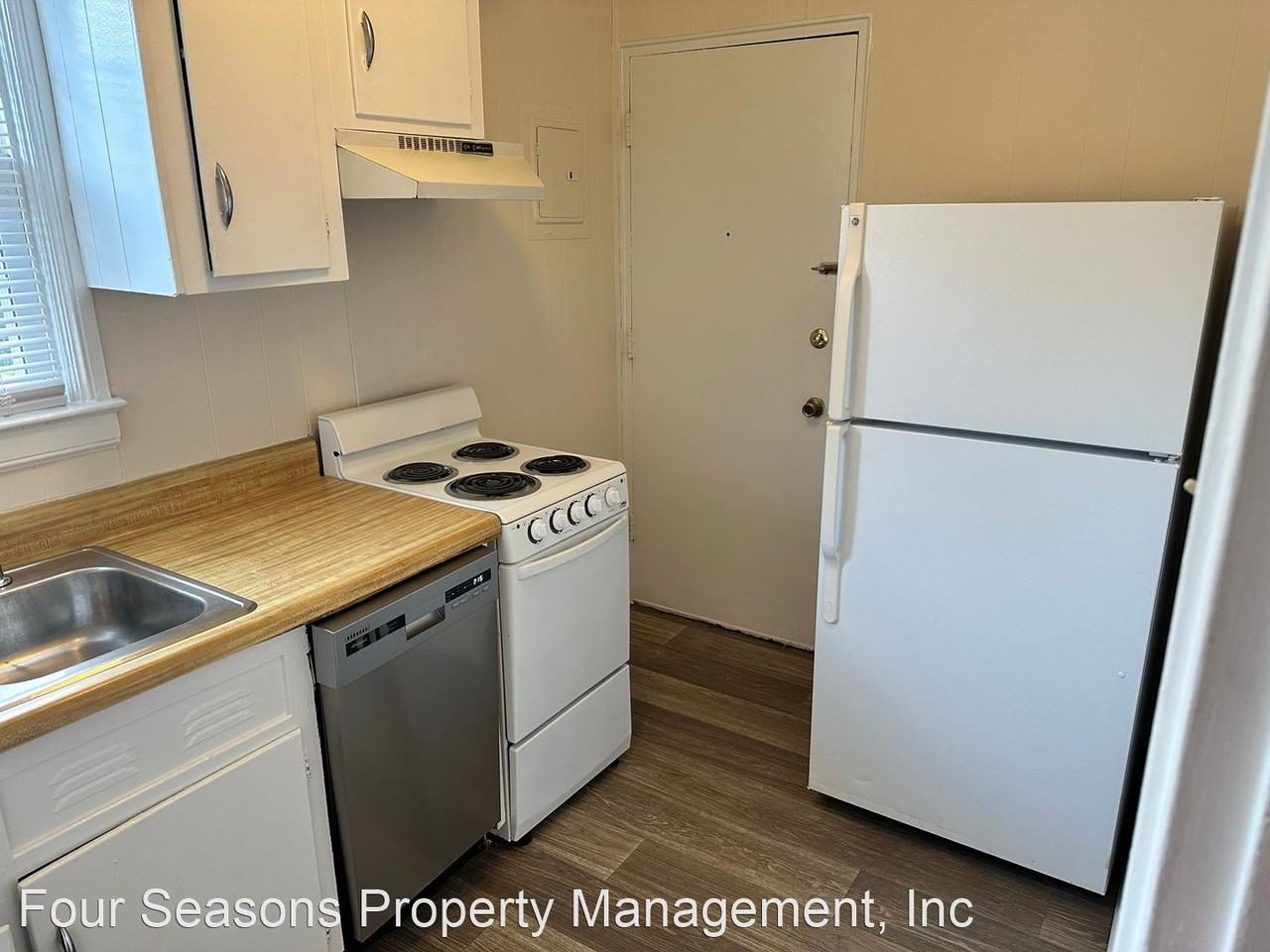 319 Wakefield Dr Apt C - Photo 2 of 8