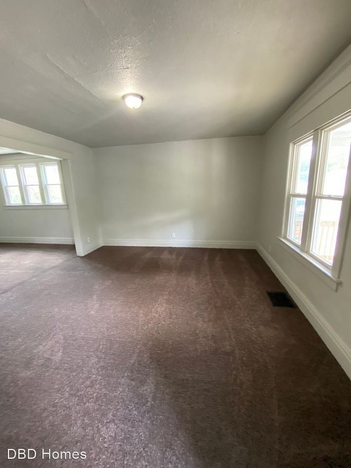 711 Guildford Ave - Photo 2 of 8