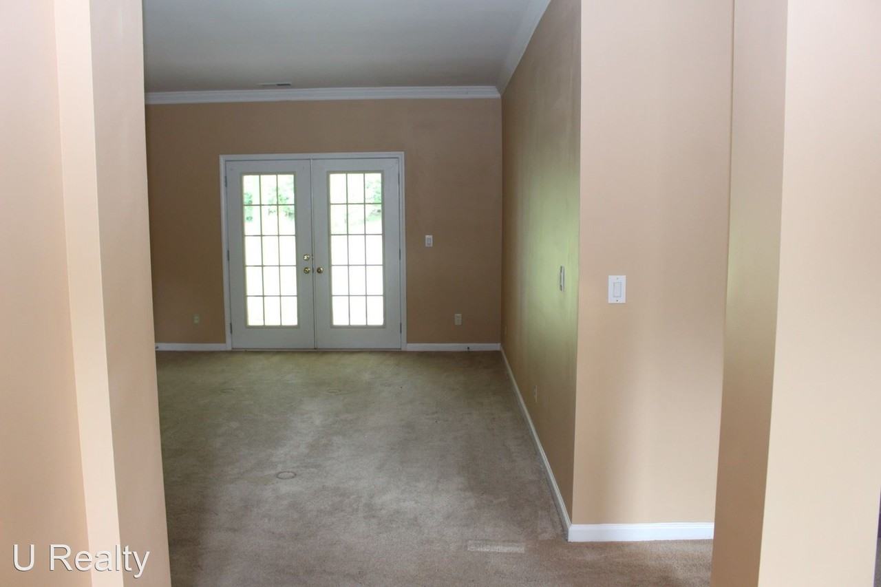 2442 Windsor Chase Dr - Photo 2 of 10