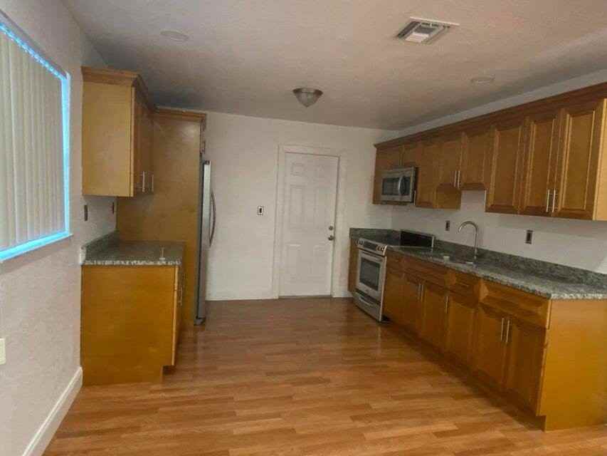 1027 Beech Rd - Photo 3 of 8