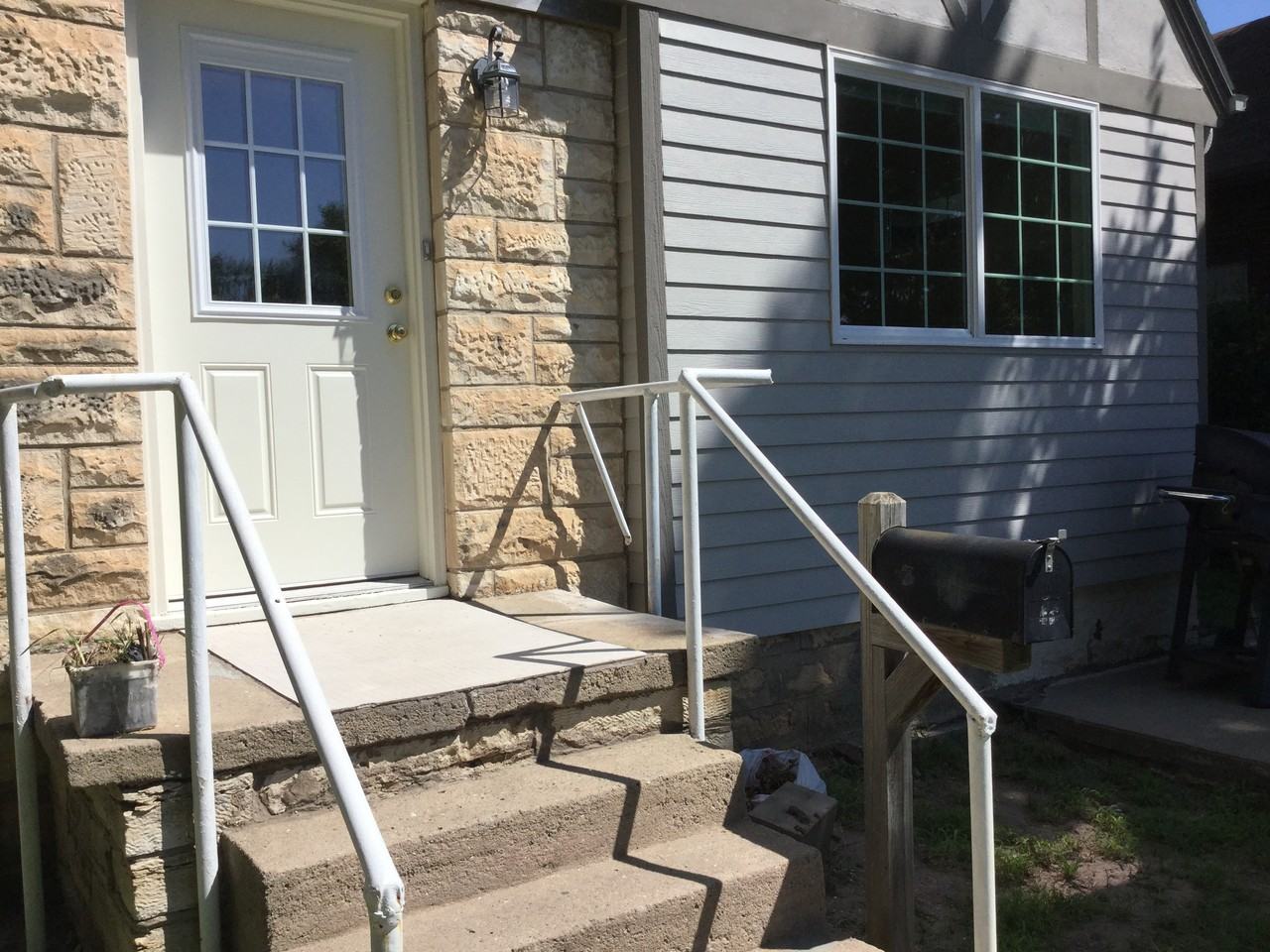 527 W 6th St - Photo 2 of 17