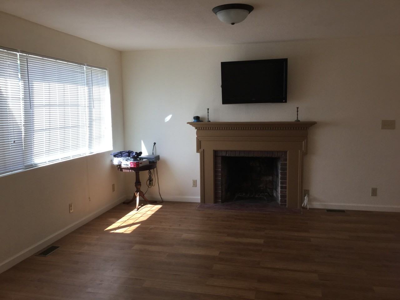 527 W 6th St - Photo 3 of 17