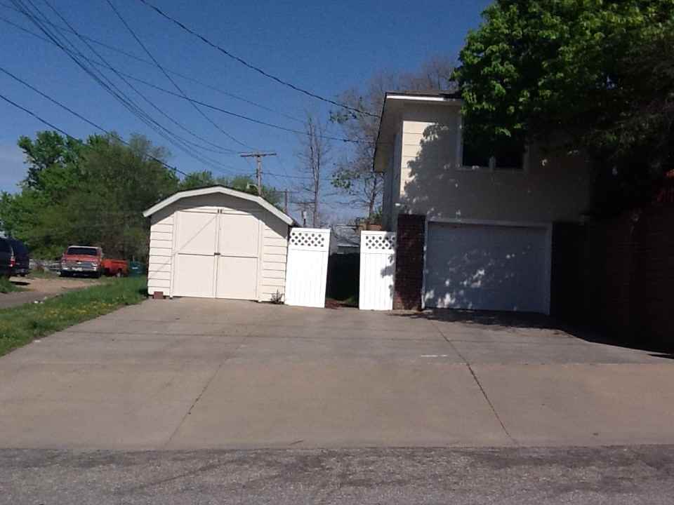 1715 Cedar St - Photo 3 of 7