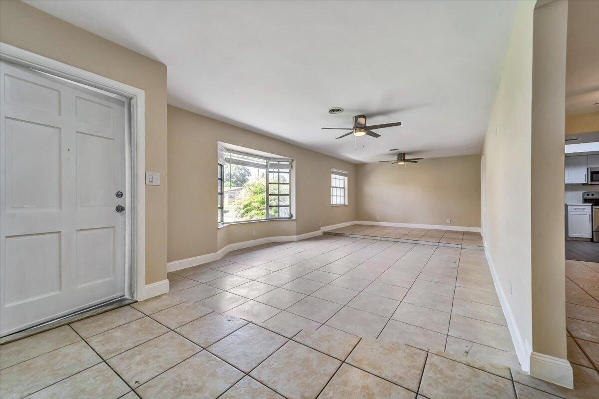 3661 Nw 28th Ct - Photo 2 of 8