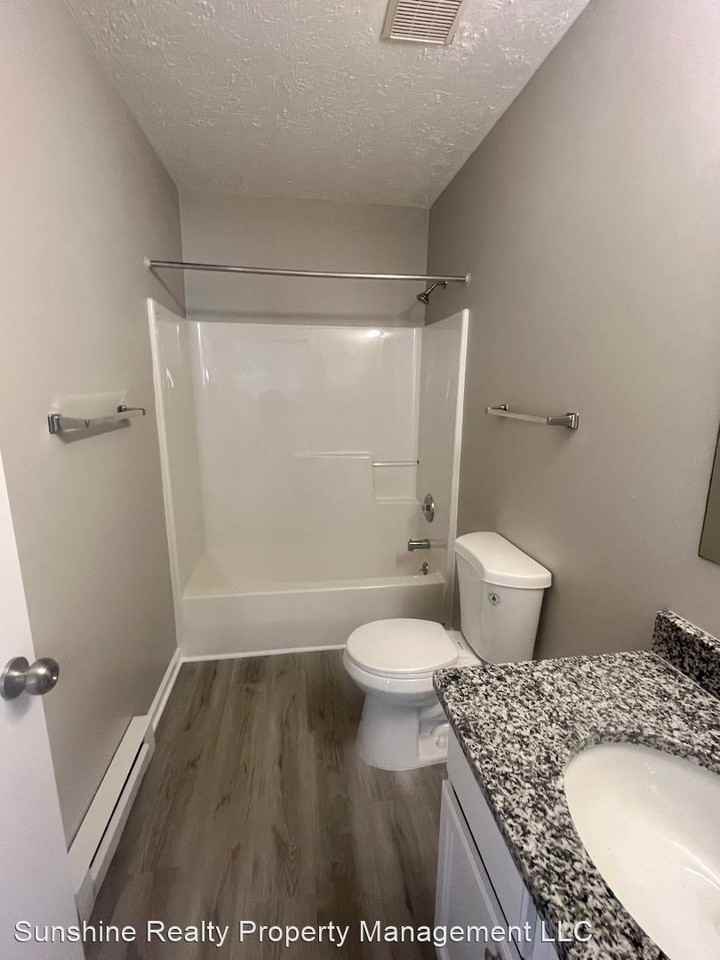1121 Jackson St - Photo 3 of 8
