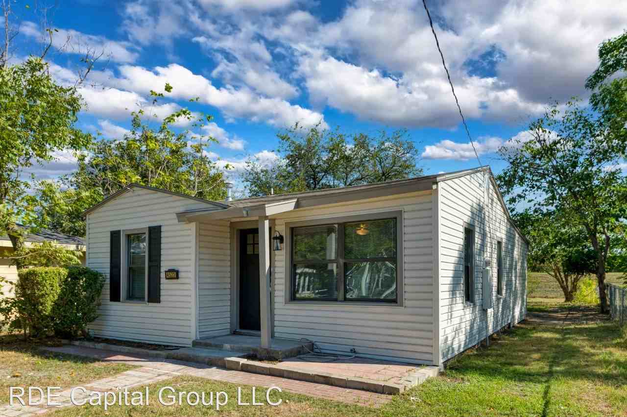 4523 Rockwood Dr - Photo 2 of 16