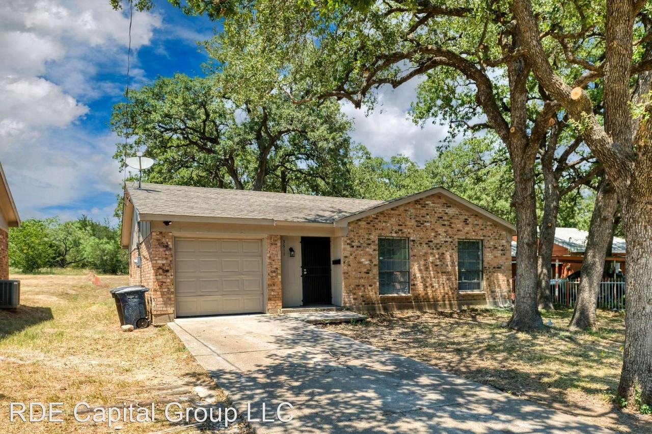 3611 Martin St - Photo 2 of 20