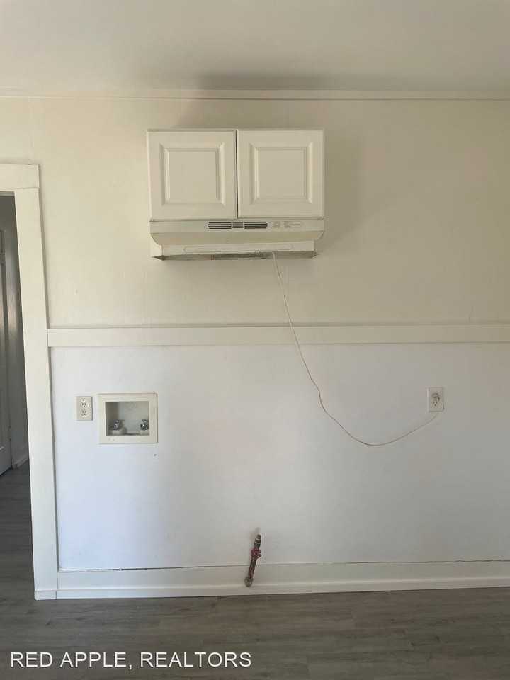 1526 State St - Photo 3 of 13