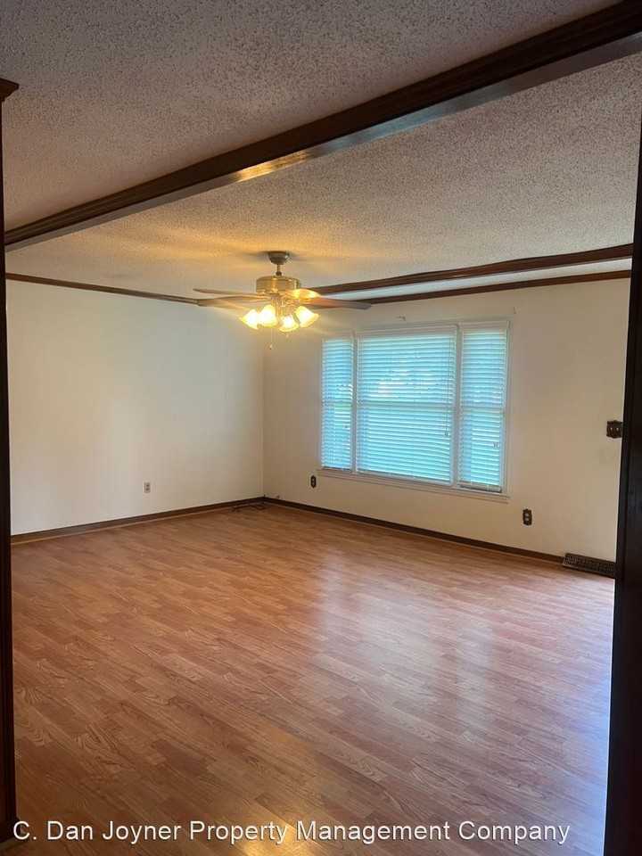 15 Shamrock Cir - Photo 3 of 20