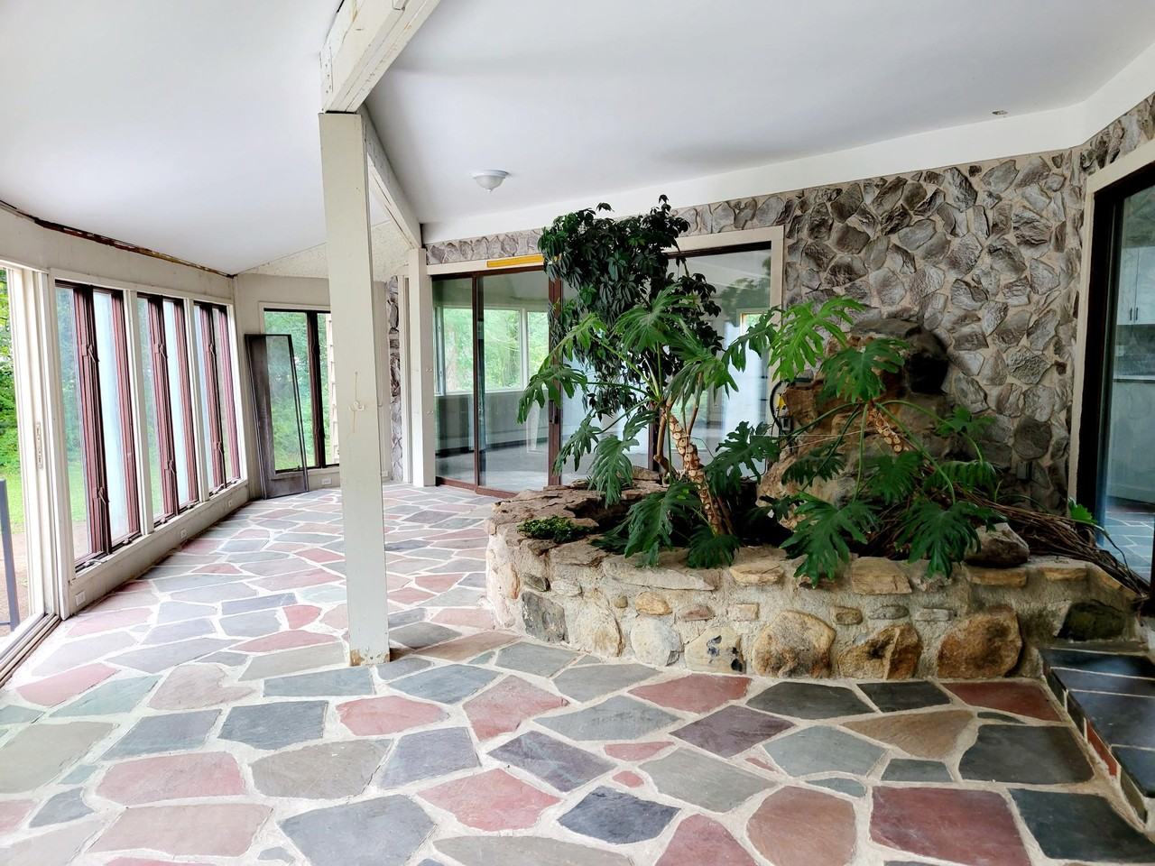 111 Reutemann Rd - Photo 3 of 22