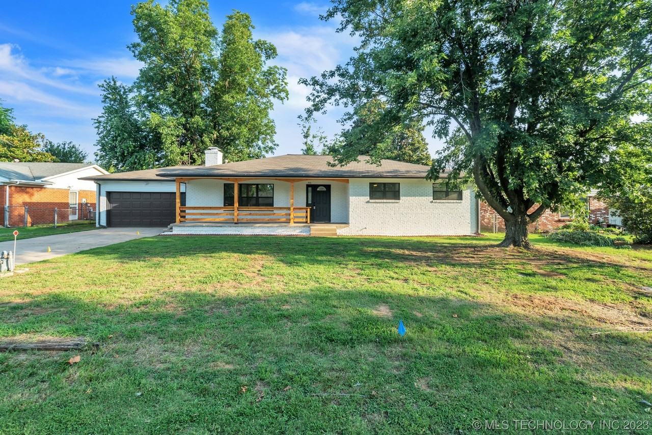 206 E G St - Photo 2 of 28