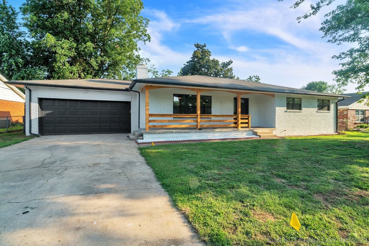 206 E G St - Photo 3 of 28