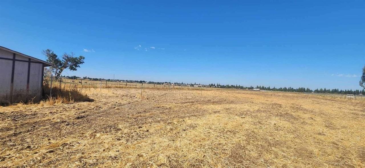 6549 N Locan Ave - Photo 3 of 8