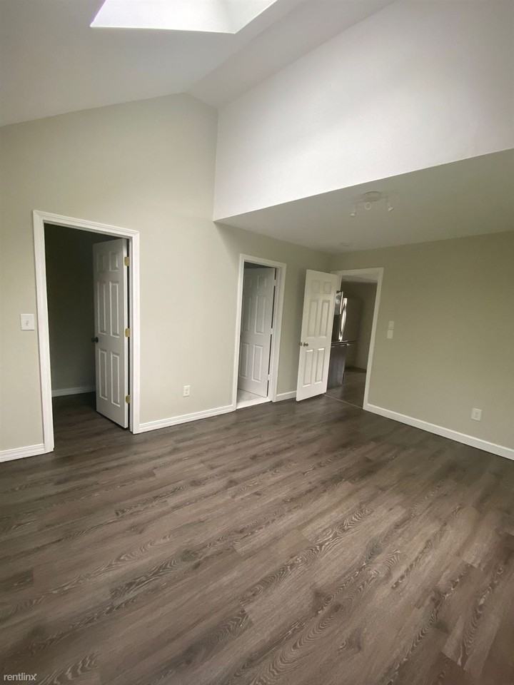 920 Whalley Ave - Photo 2 of 6