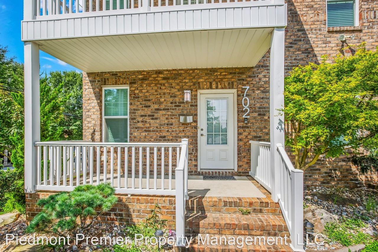 702 N Chestnut St - Photo 3 of 41