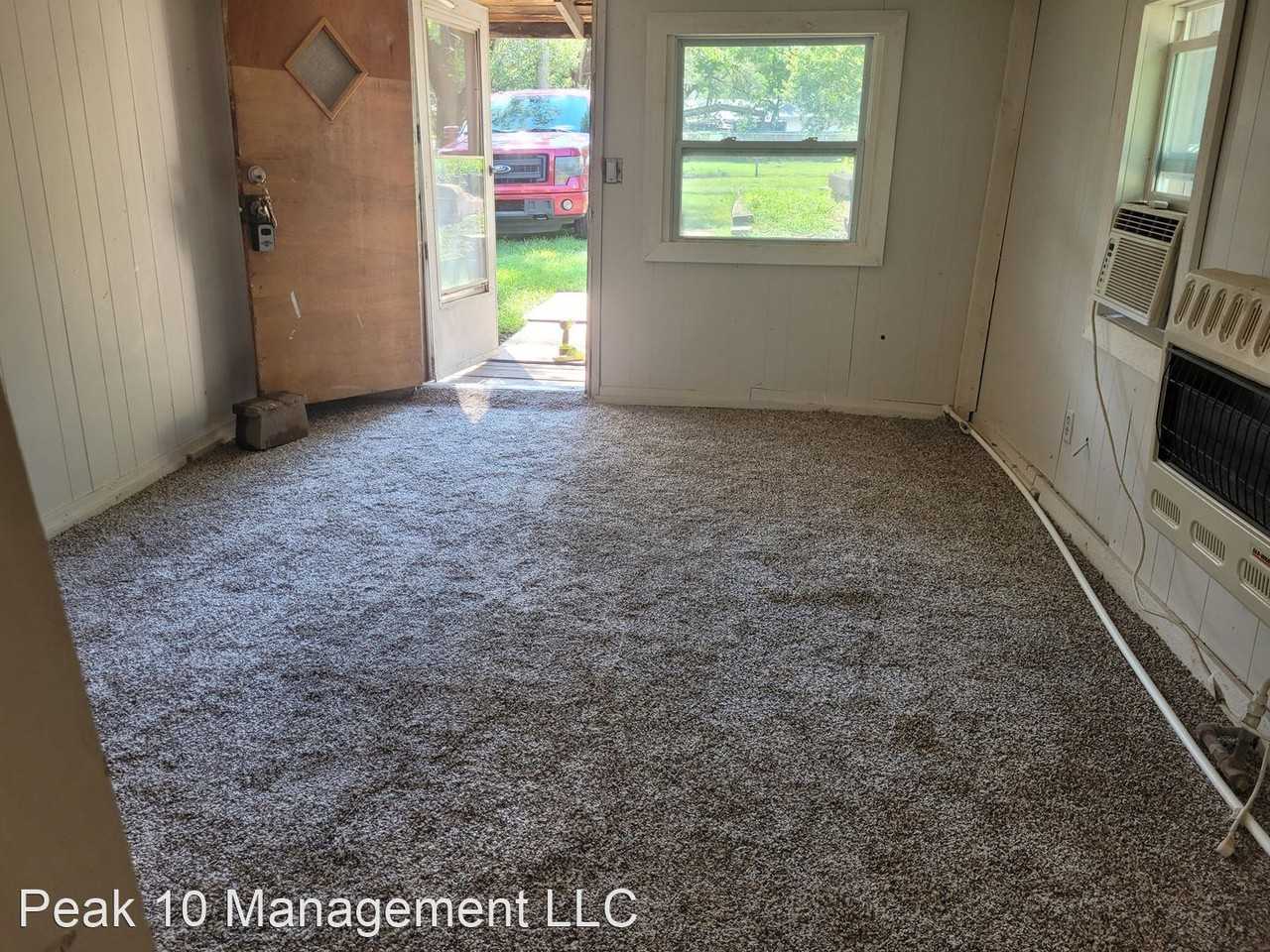 314 N Hoover Ave - Photo 3 of 6