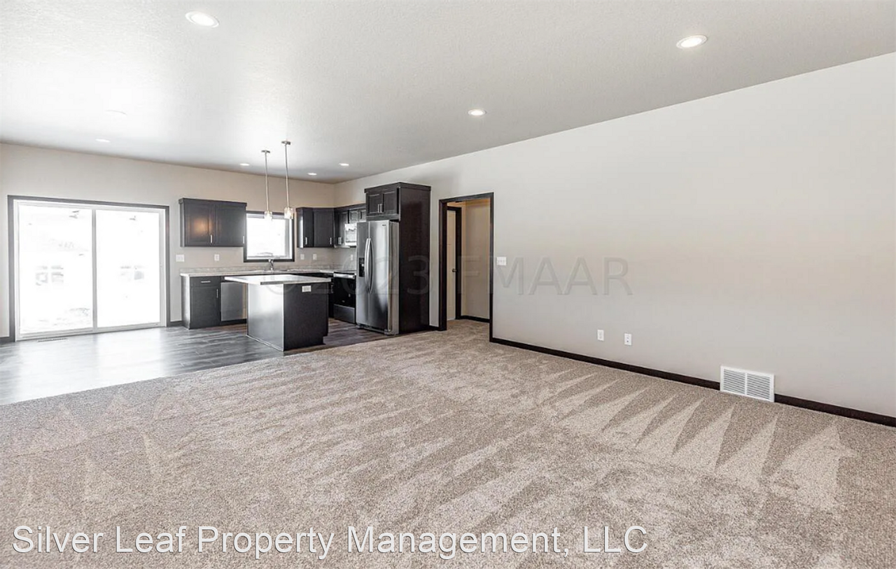 1506 Keystone Cir Ne - Photo 2 of 3