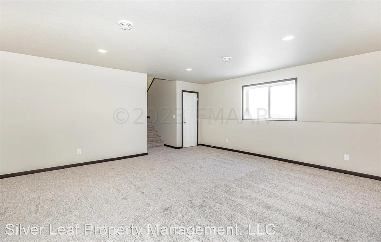 1506 Keystone Cir Ne - Photo 3 of 3