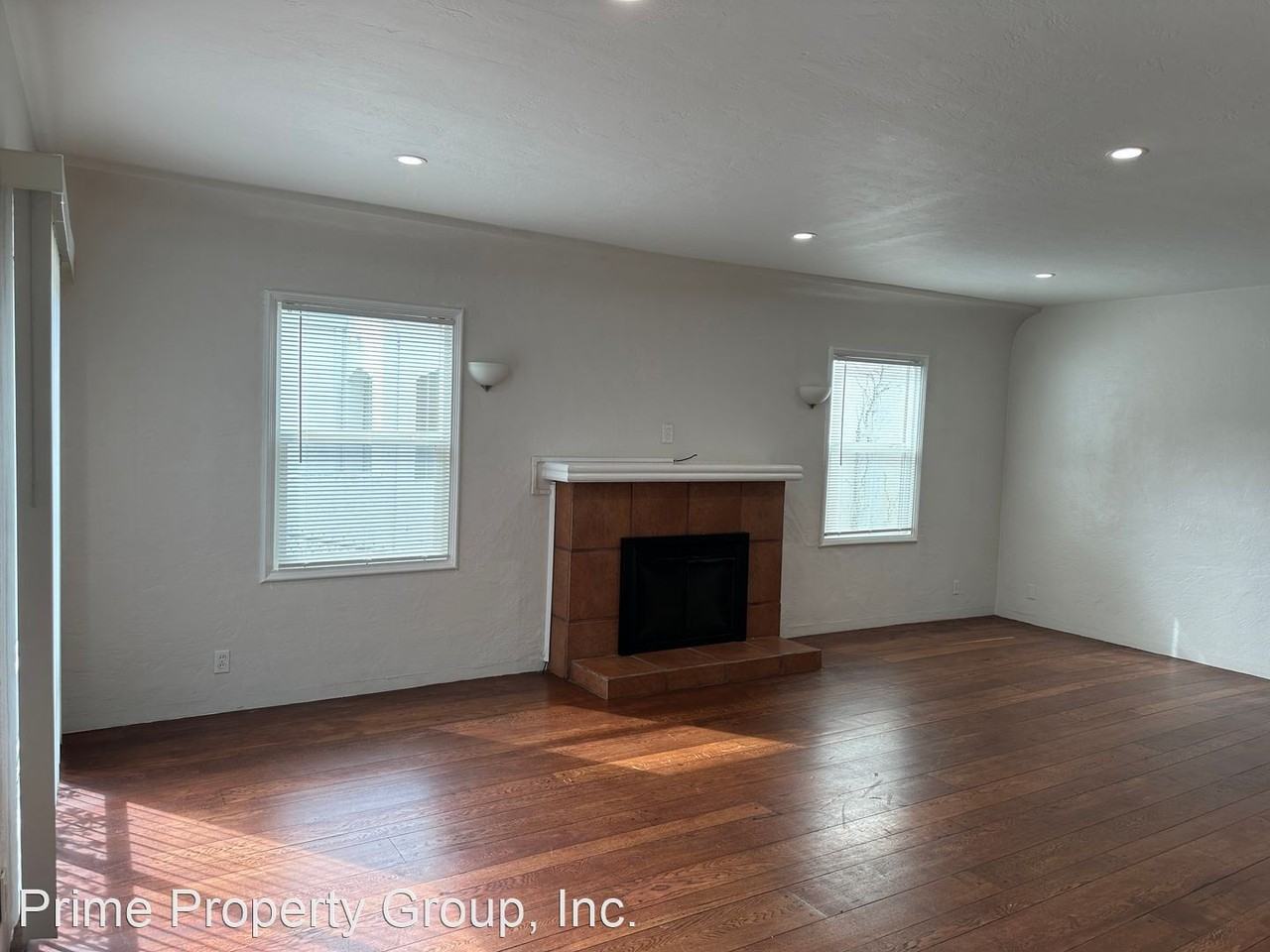 6827 Outlook Ave - Photo 2 of 28