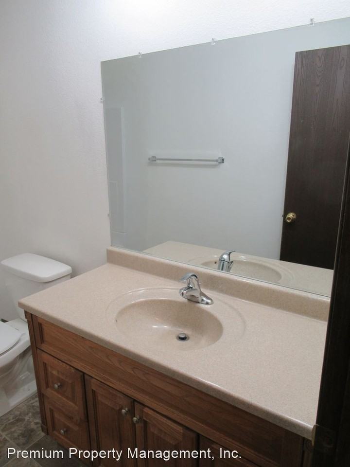 1195 Royalty Dr Ne - Photo 3 of 21