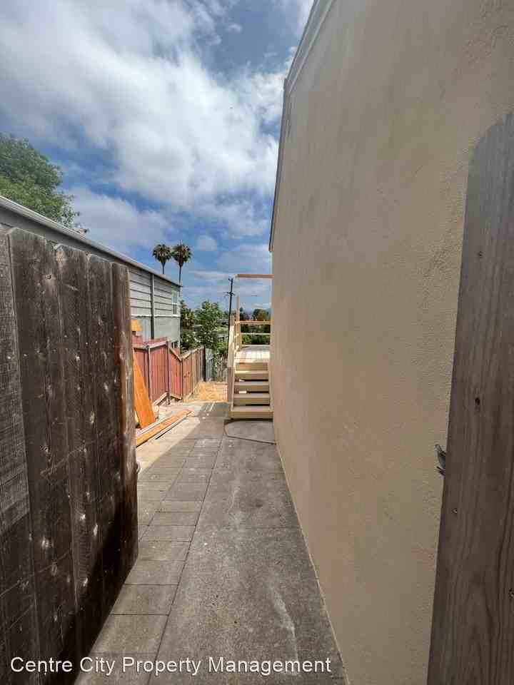 4305 60th St - Photo 3 of 12