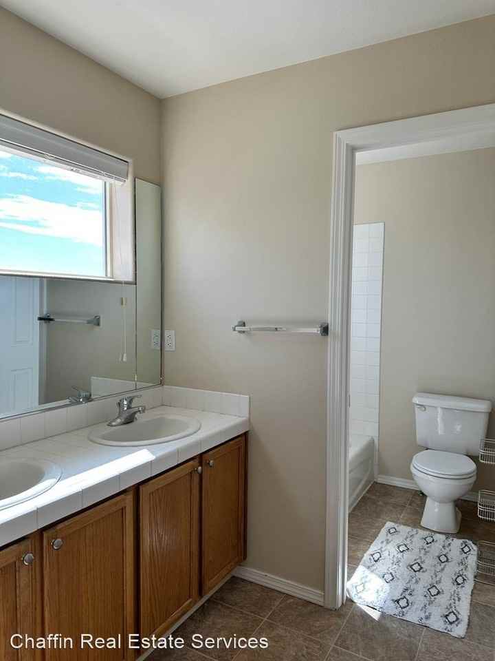123 Desert Lakes Dr - Photo 3 of 18