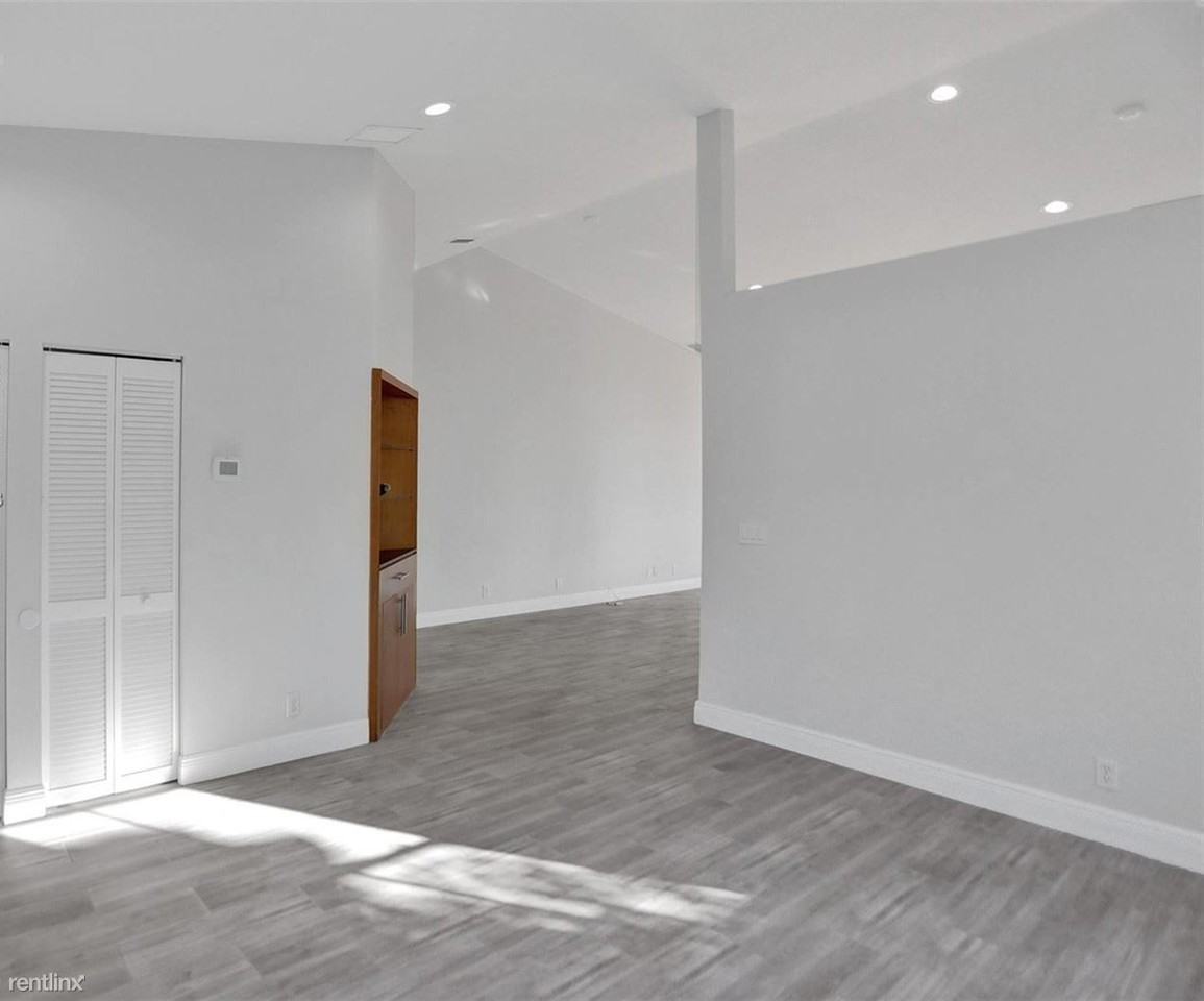 15660 Nw 12th Pl - Photo 3 of 10