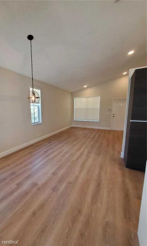 8924 Nw 11th St - Photo 3 of 10