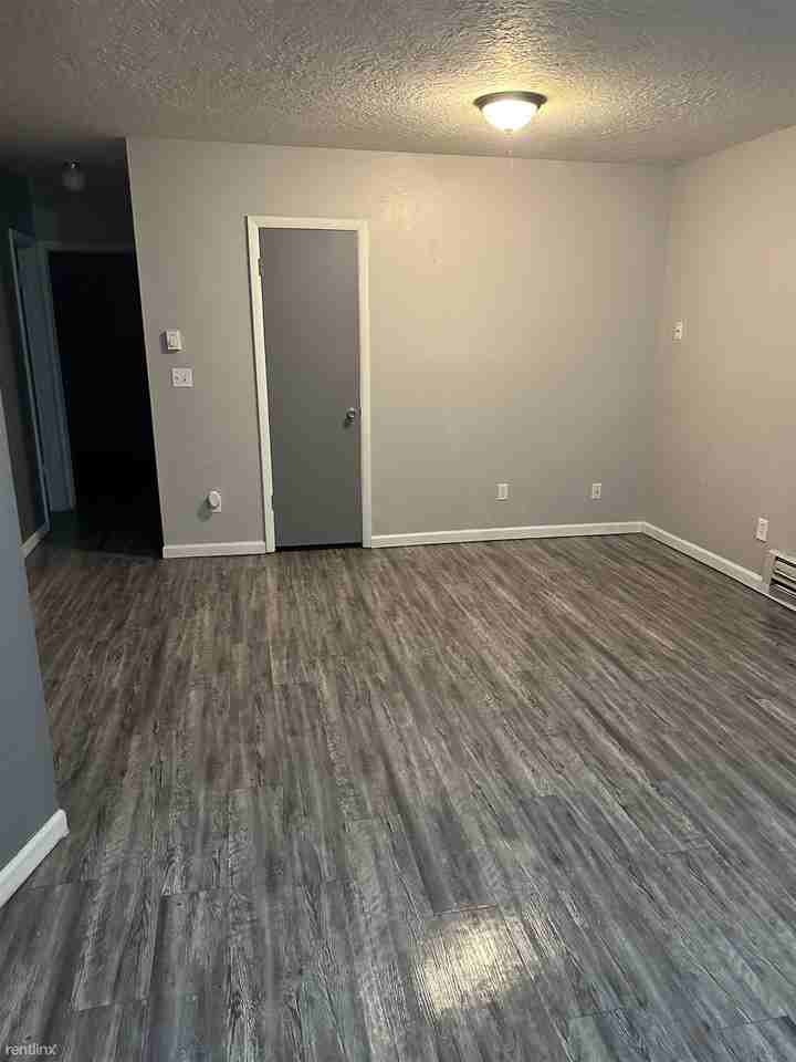 5033 Hawthorne Rd - Photo 2 of 9