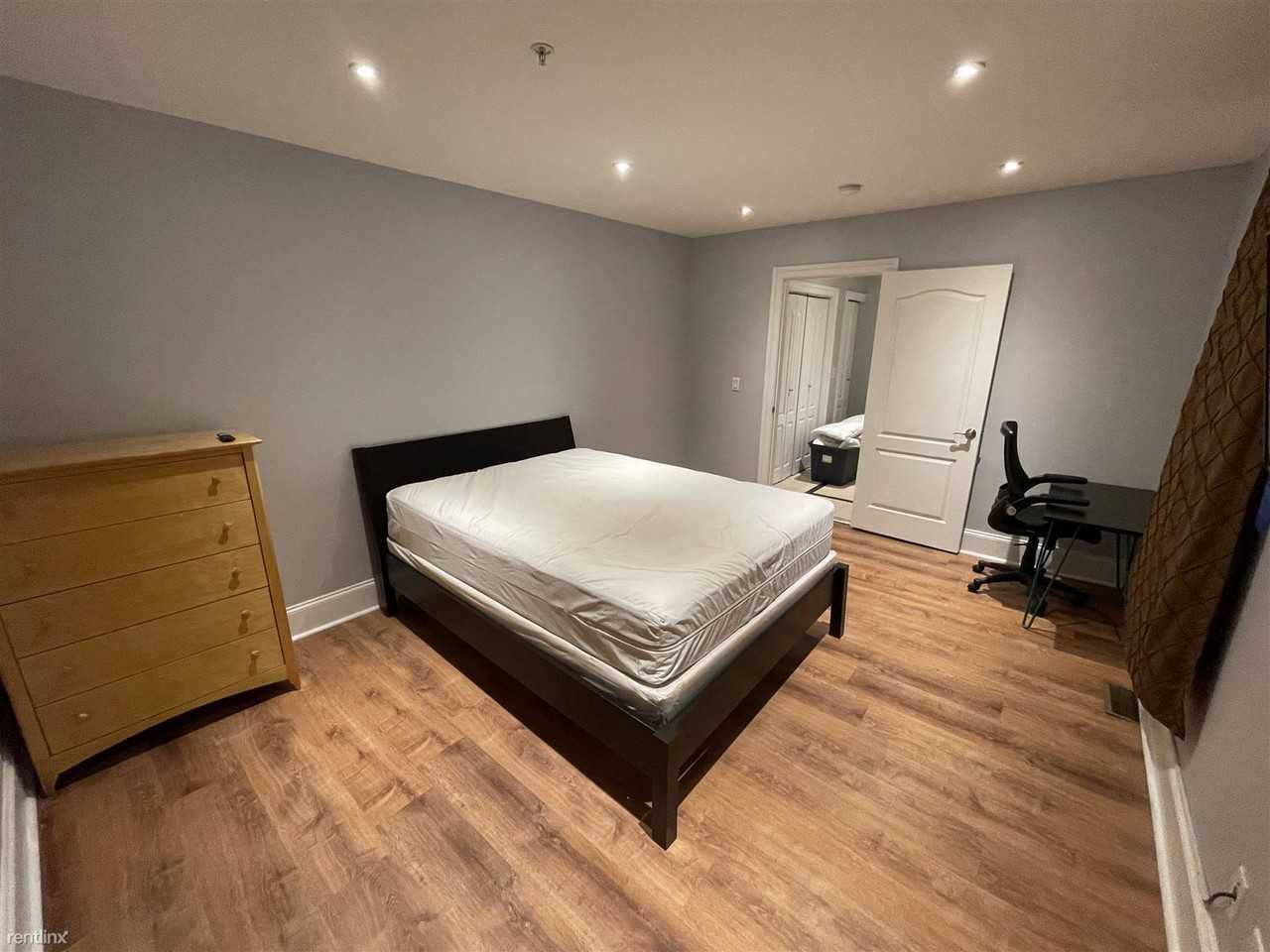 2047 Walnut St - Photo 3 of 9