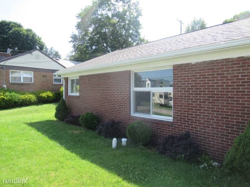 2413 Marion St - Photo 2 of 11